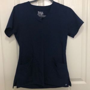 Barco active scrub top